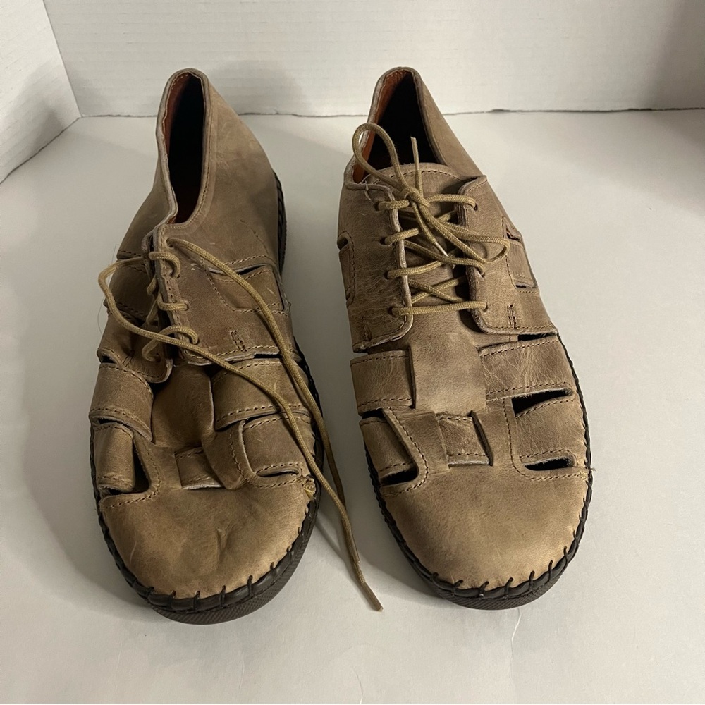 Men’s Tan Dexter Shoes Size 10